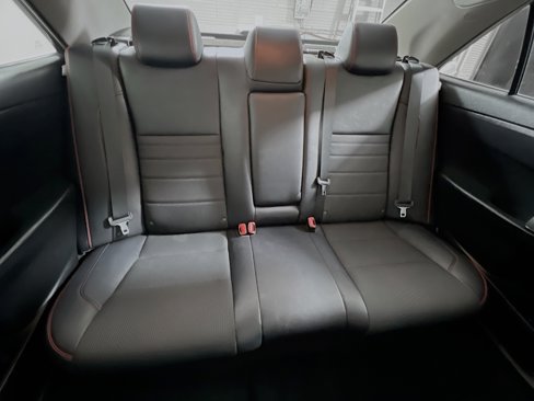 Used 2016 Toyota Camry SE image 32