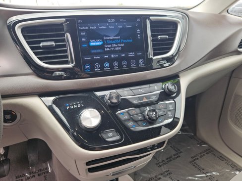 Used 2018 Chrysler Pacifica Touring Plus image 12