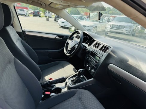 Used 2015 Volkswagen Jetta SE image 16