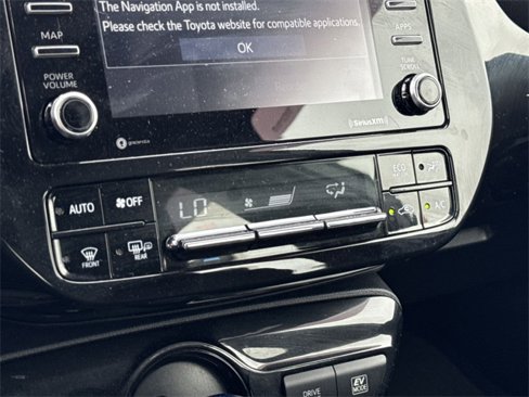 Used 2021 Toyota Prius LE image 19