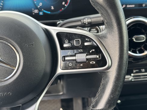 Used 2021 Mercedes-Benz GLB 250 4MATIC image 25