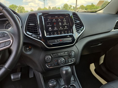 Used 2019 Jeep Cherokee Limited image 22