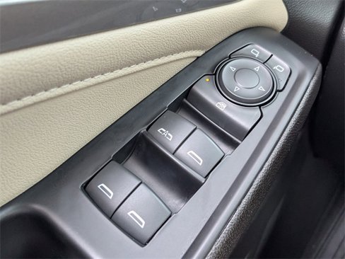 Used 2023 Chevrolet Traverse LT image 21