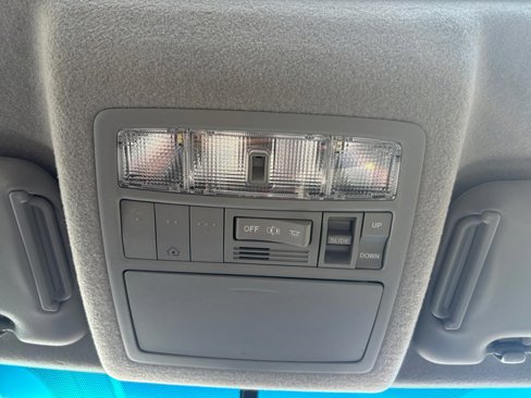 Used 2013 Toyota Highlander Limited image 25
