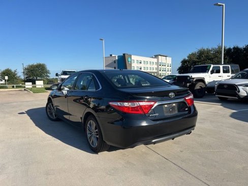 Used 2017 Toyota Camry SE w/ Moonroof Package image 5