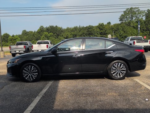 Used 2024 Nissan Altima 2.5 SV image 2
