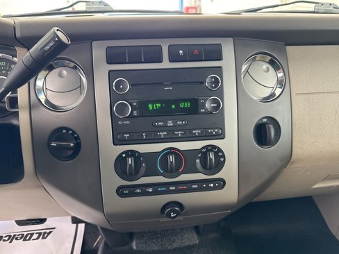 Used 2010 Ford Expedition XLT image 20