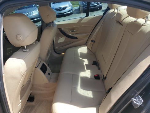 Used 2016 BMW 320i Sedan w/ Premium Package image 9