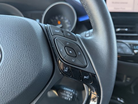 Used 2021 Toyota C-HR XLE image 26