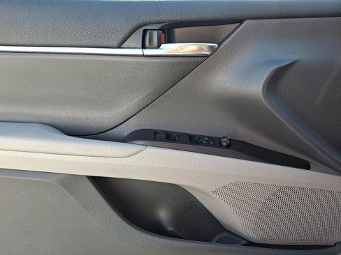 Certified 2022 Toyota Camry LE image 3