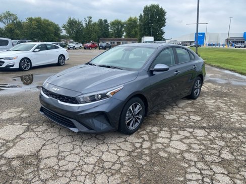 Used 2024 Kia Forte LXS image 2