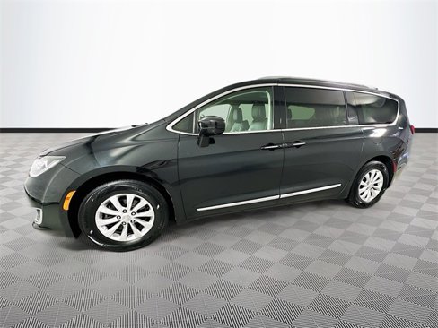 Used 2018 Chrysler Pacifica Touring-L w/ Advanced Safetytec Group image 4