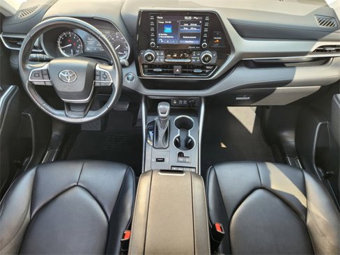 Used 2022 Toyota Highlander XLE image 26