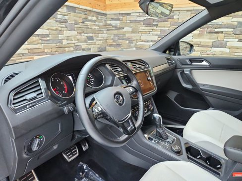 Used 2021 Volkswagen Tiguan SE R-Line image 17