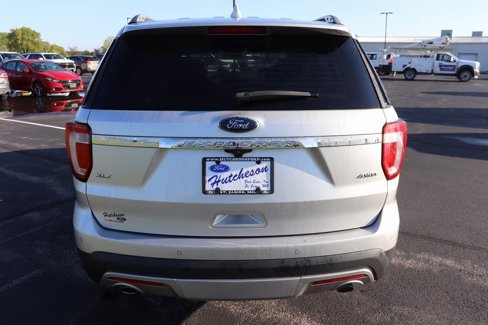 Used 2017 Ford Explorer XLT image 10