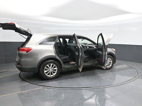 Used 2018 Kia Sorento LX image 45