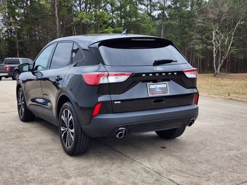 Used 2022 Ford Escape SE w/ SE Sport Appearance Package image 4