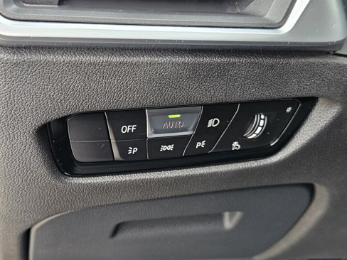 Used 2020 BMW 330i Sedan w/ Convenience Package image 20