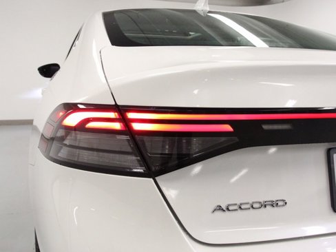 Used 2023 Honda Accord Touring image 11