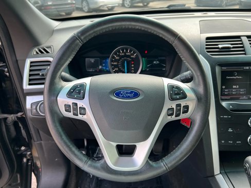 Used 2015 Ford Explorer XLT w/ Equipment Group 202B image 11