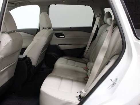 Used 2021 Nissan Rogue SV w/ Premium Package image 16