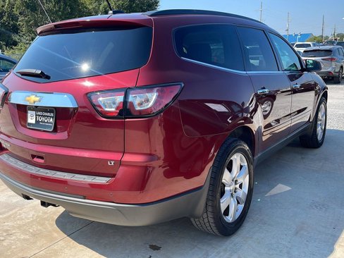 Used 2017 Chevrolet Traverse LT w/ Style and Technology Package image 3