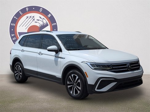 Used 2024 Volkswagen Tiguan S image 2
