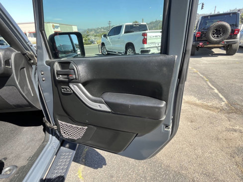 Used 2017 Jeep Wrangler Unlimited Sahara w/ Connectivity Group image 34