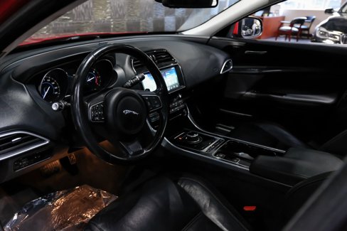 Used 2017 Jaguar XE Prestige image 3