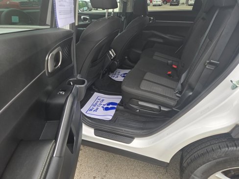 Used 2023 Kia Sorento LX image 8