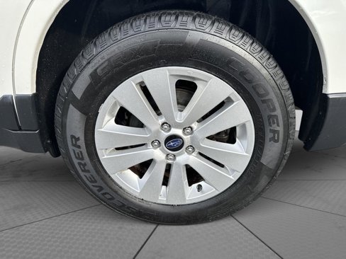 Used 2017 Subaru Outback 2.5i Premium image 5