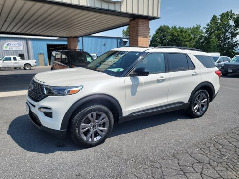 Used 2022 Ford Explorer XLT w/ Equipment Group 202A image 2