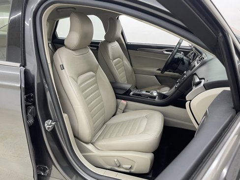 Used 2018 Ford Fusion SE image 9