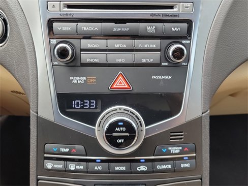 Used 2015 Hyundai Azera Limited image 25