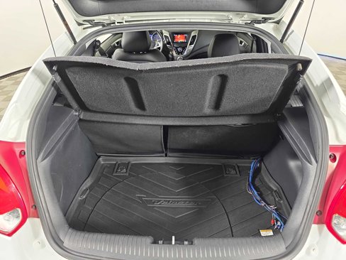 Used 2013 Hyundai Veloster w/ Style Pkg image 28