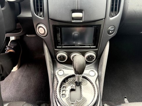 Used 2010 Nissan 370Z Touring image 18