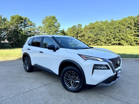 Used 2023 Nissan Rogue S image 1