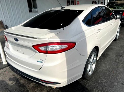 Used 2016 Ford Fusion SE w/ Equipment Group 201A image 4