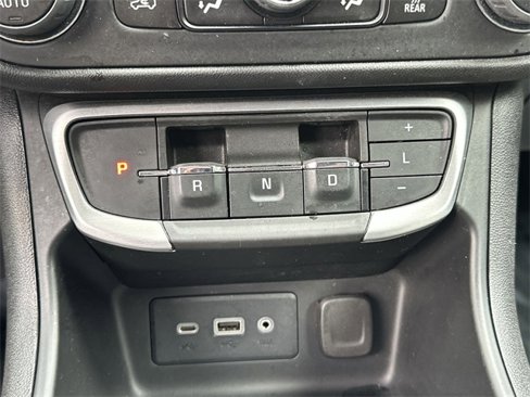 Used 2023 GMC Terrain SLE w/ Driver Convenience Package image 15