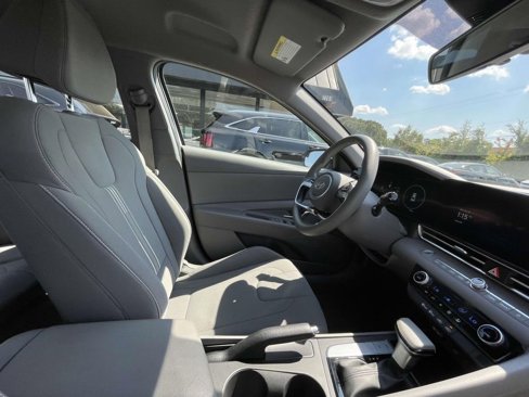 Used 2024 Hyundai Elantra SEL image 16