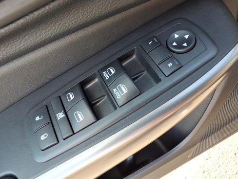 Used 2019 Jeep Cherokee Latitude Plus w/ Cold Weather Group image 15