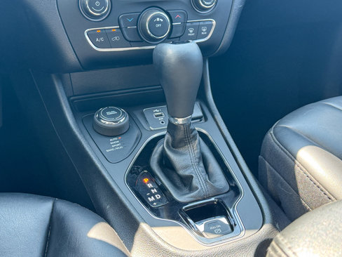 Used 2020 Jeep Cherokee Latitude Plus image 29