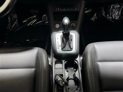 Used 2014 Volkswagen Tiguan SE image 18