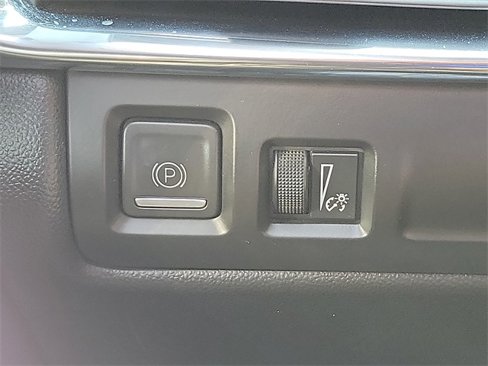 Used 2023 Cadillac XT4 Luxury w/ Cold Weather Package image 19