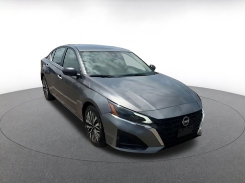 Used 2024 Nissan Altima 2.5 SV image 3