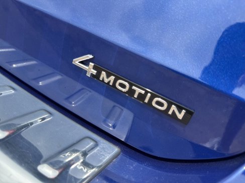 Used 2022 Volkswagen Taos SE w/ Panoramic Sunroof Package image 8