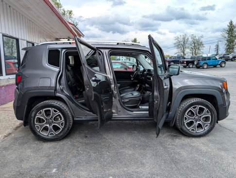 Used 2017 Jeep Renegade Limited w/ Advanced Technology Group image 17