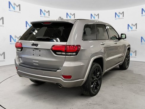 Used 2017 Jeep Grand Cherokee Altitude image 5