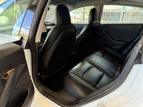 Used 2018 Tesla Model 3 Long Range image 9