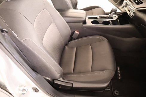 Used 2024 Nissan Altima 2.5 SV image 12